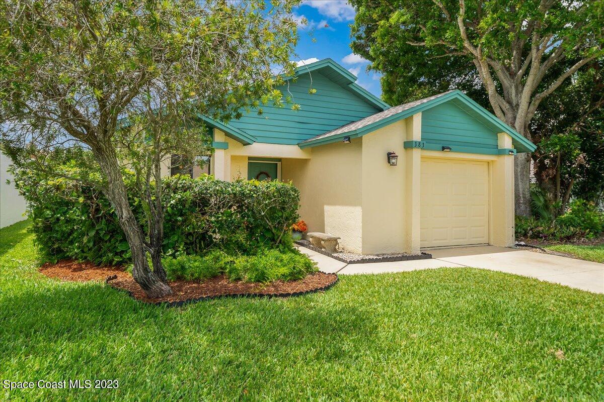 383 Myrtlewood Road Melbourne, FL 32940 - Photo 3 of 36 a view of a backyard with plants and large tree