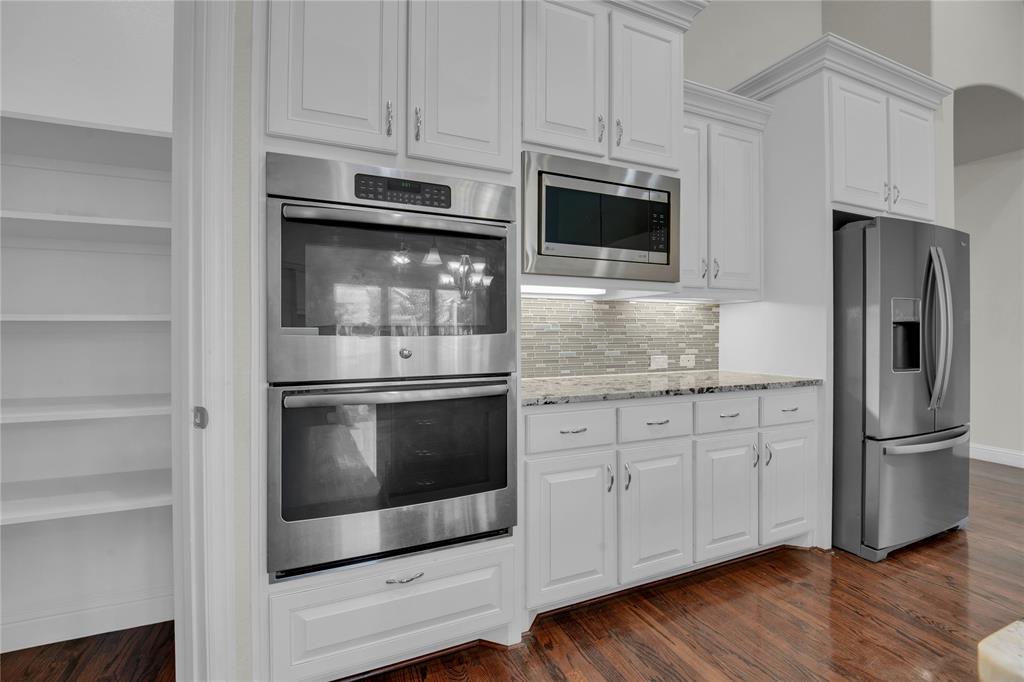 1011 Prairie Ridge Lane Arlington, TX 76005 - Photo 26 of 32 Kitchen