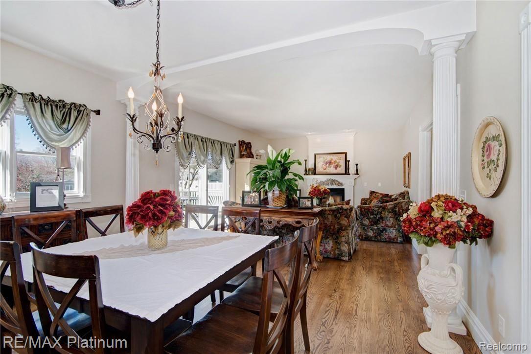 629 Brighton Lake Road Brighton, MI 48116 - Photo 11 of 45 Light filled dining room