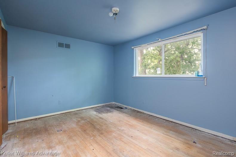 27075 Harvard Road Southfield, MI 48076 - Photo 20 of 24 27075HarvardBEDROOM2.jpg