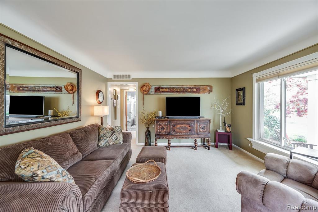 1238 Massoit Road Clawson, MI 48017 - Photo 4 of 20