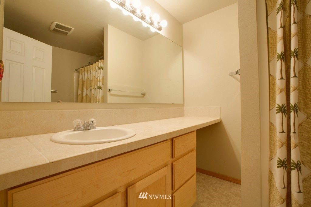 5203 Northeast 10th Place Renton, WA 98059 - Photo 11 of 12 Gallery Image 11