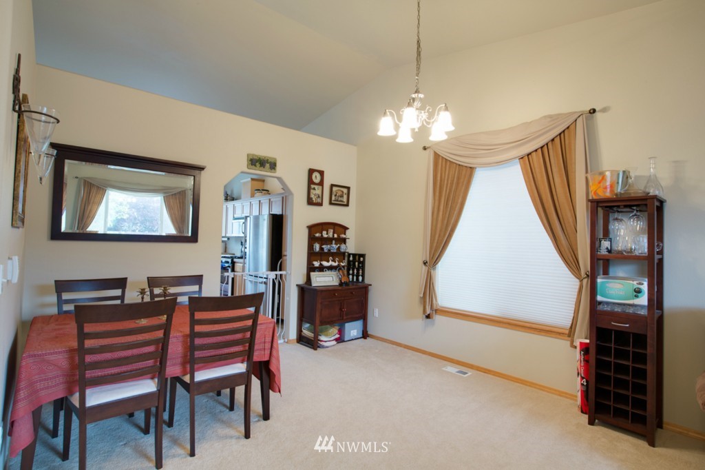 5203 Northeast 10th Place Renton, WA 98059 - Photo 3 of 12 Gallery Image 3