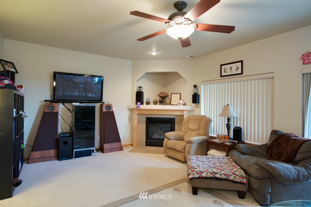 5203 Northeast 10th Place Renton, WA 98059 - Photo 6 of 12 Gallery Image 6