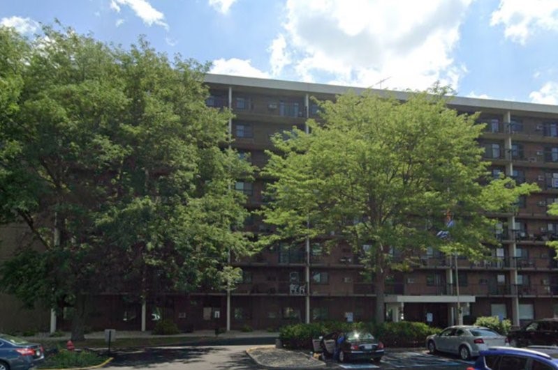 524 West 53rd Street Anderson, IN 46013 - Photo 3 of 11 a couple of cars parked in front of a building