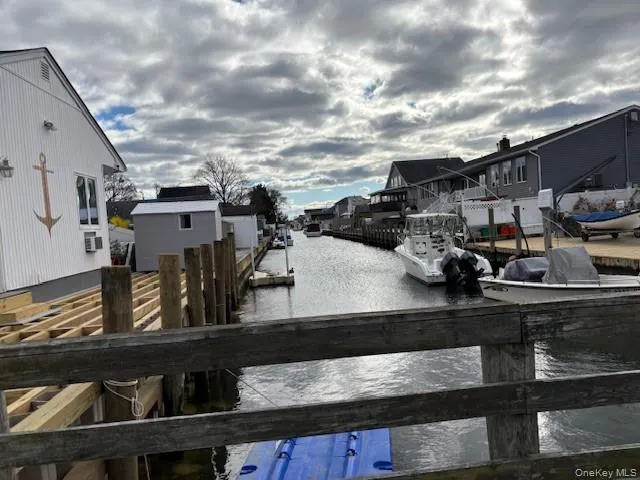 $599,990 | 461 1st Avenue, Lindenhurst, NY 11757