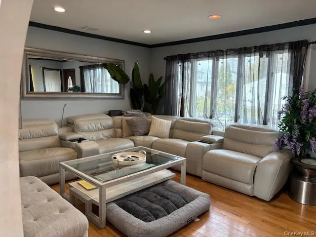 $599,990 | 461 1st Avenue, Lindenhurst, NY 11757