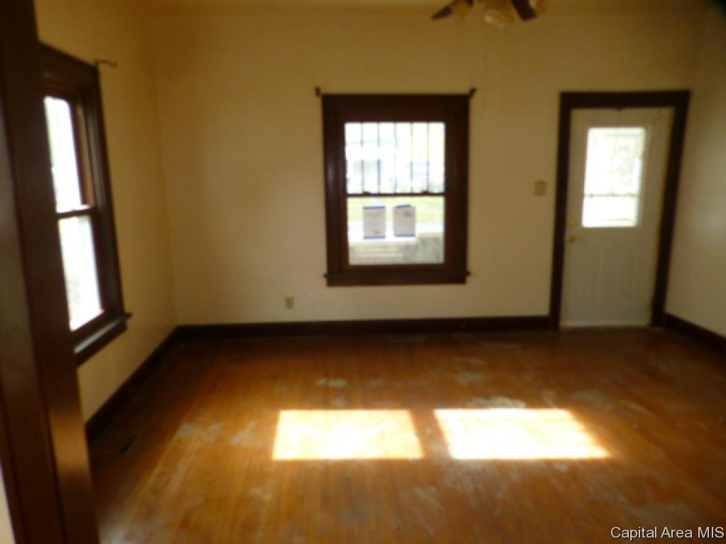 202 North MacArthur Boulevard Springfield, IL 62702 - Photo 3 of 23 Gallery Image 3
