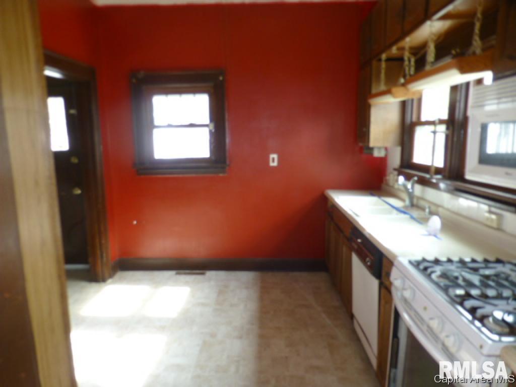 202 North MacArthur Boulevard Springfield, IL 62702 - Photo 8 of 23 Gallery Image 8