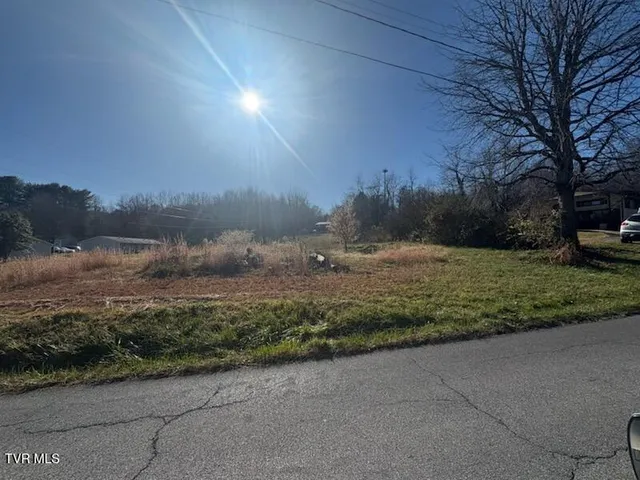 $90,000 | 1030 North Paperville Road, Bristol, TN 37620
