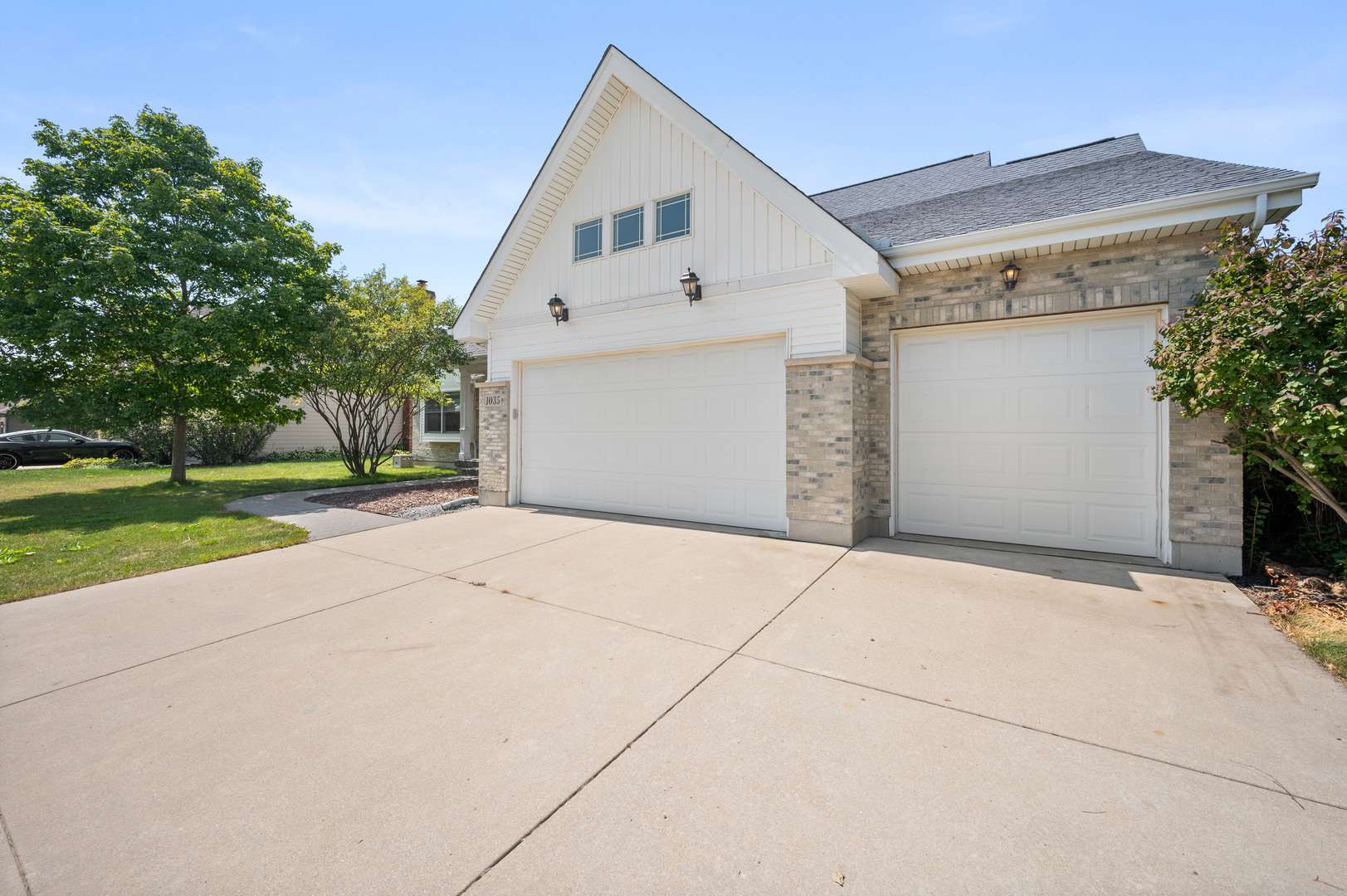 1035 Freedom Circle Sycamore, IL 60178 - Photo 2 of 48