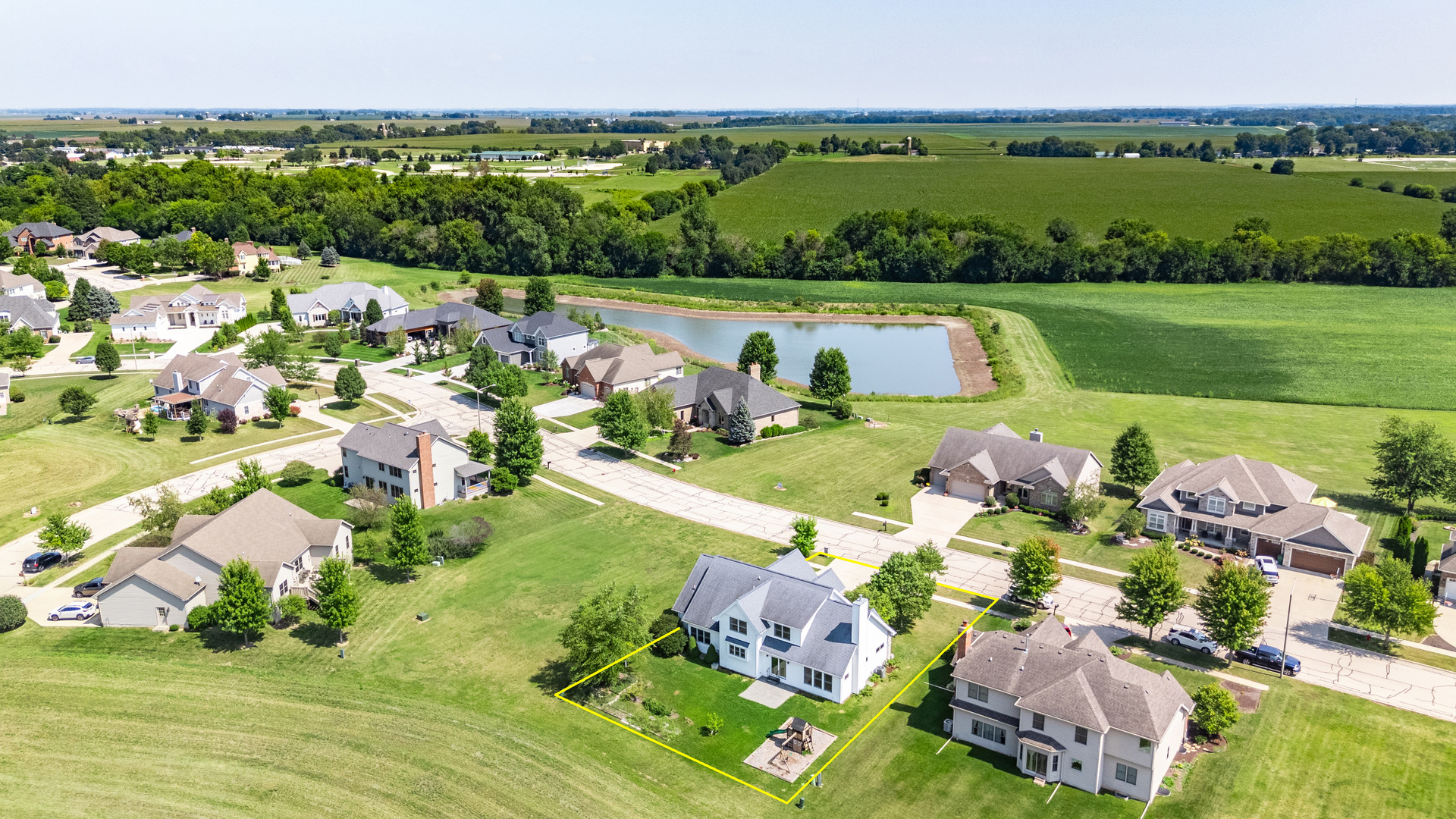 1035 Freedom Circle Sycamore, IL 60178 - Photo 4 of 48