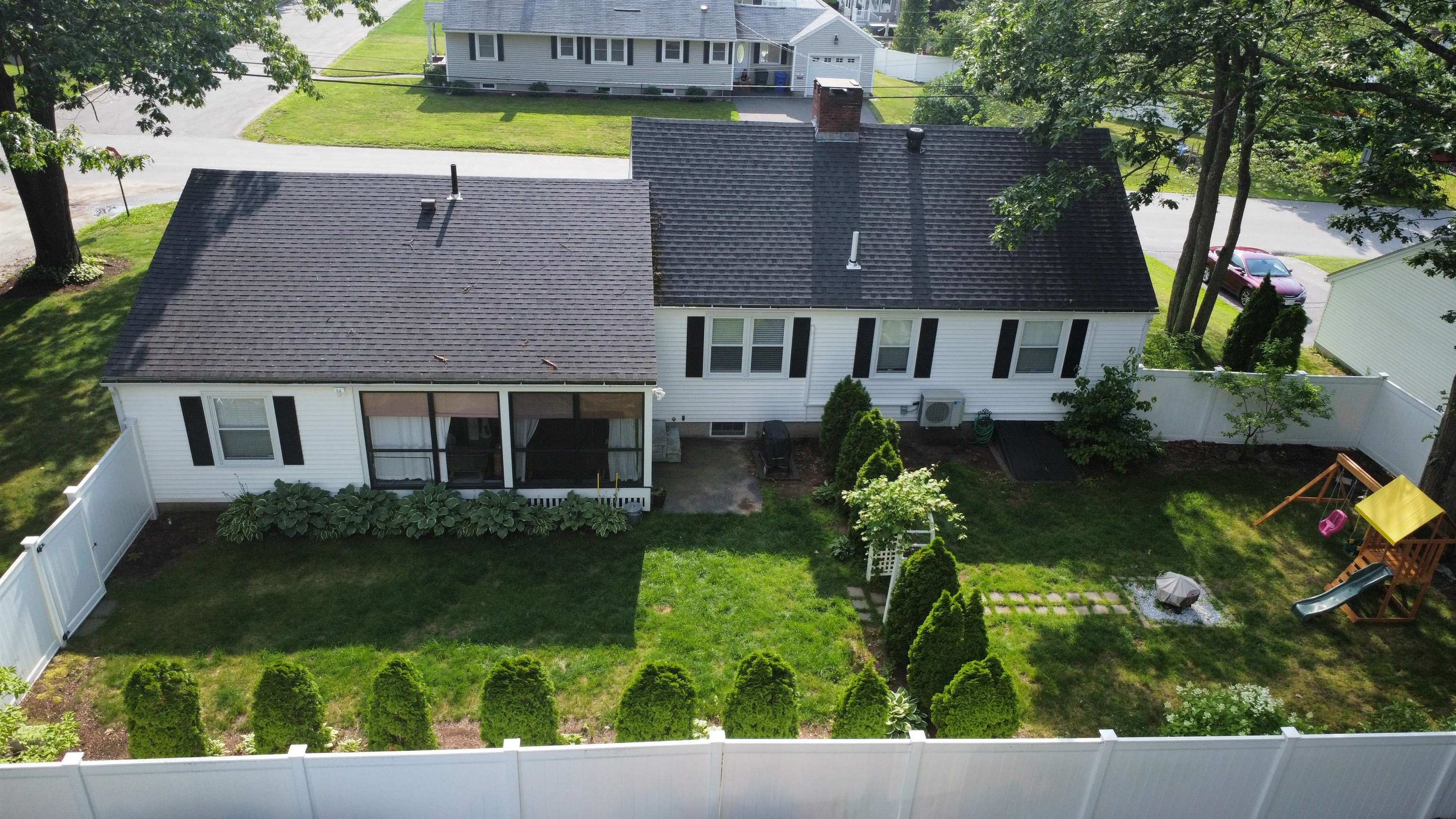 277 West Haven Road Manchester, NH 03104 - Photo 3 of 38