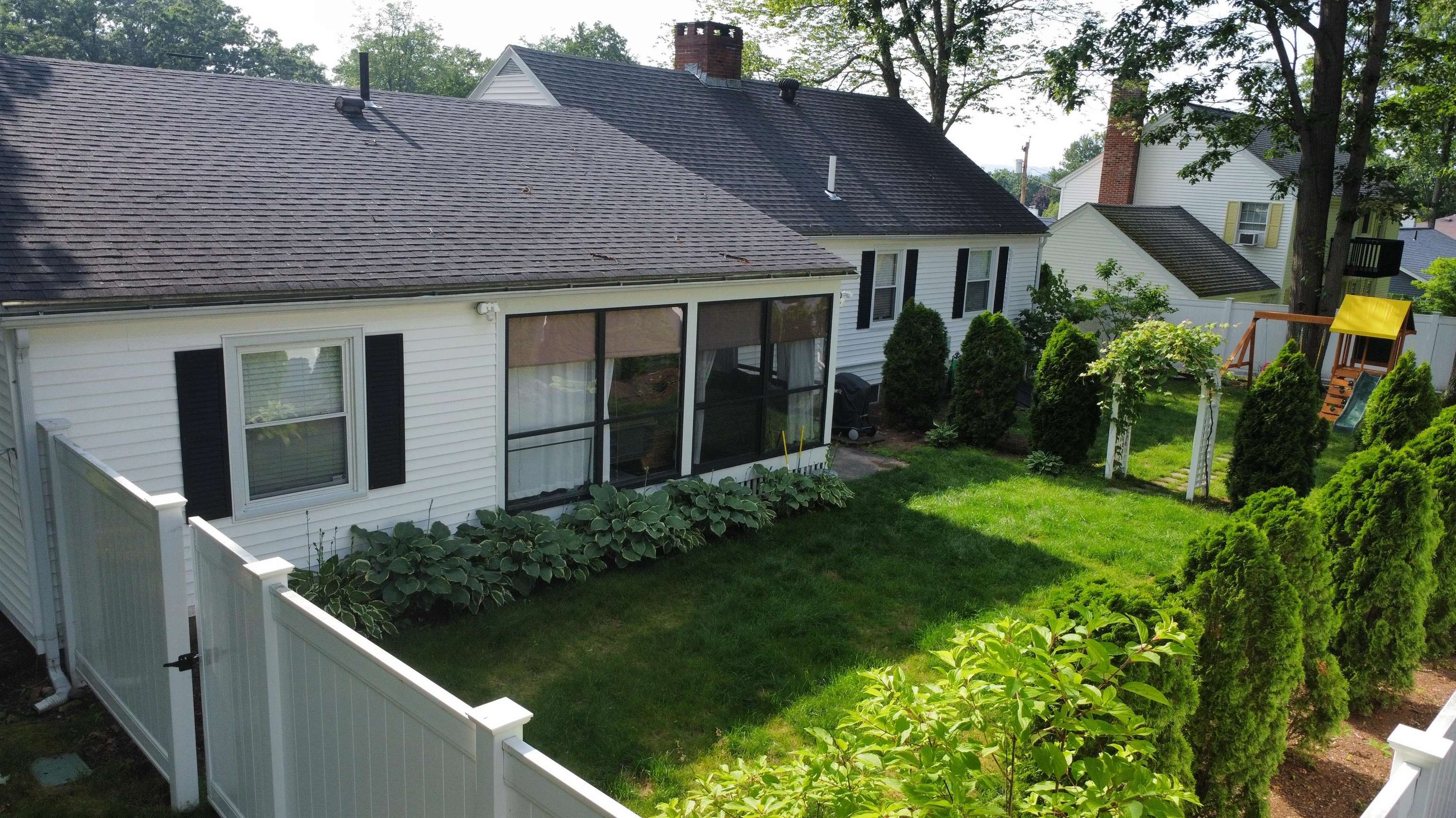277 West Haven Road Manchester, NH 03104 - Photo 4 of 38