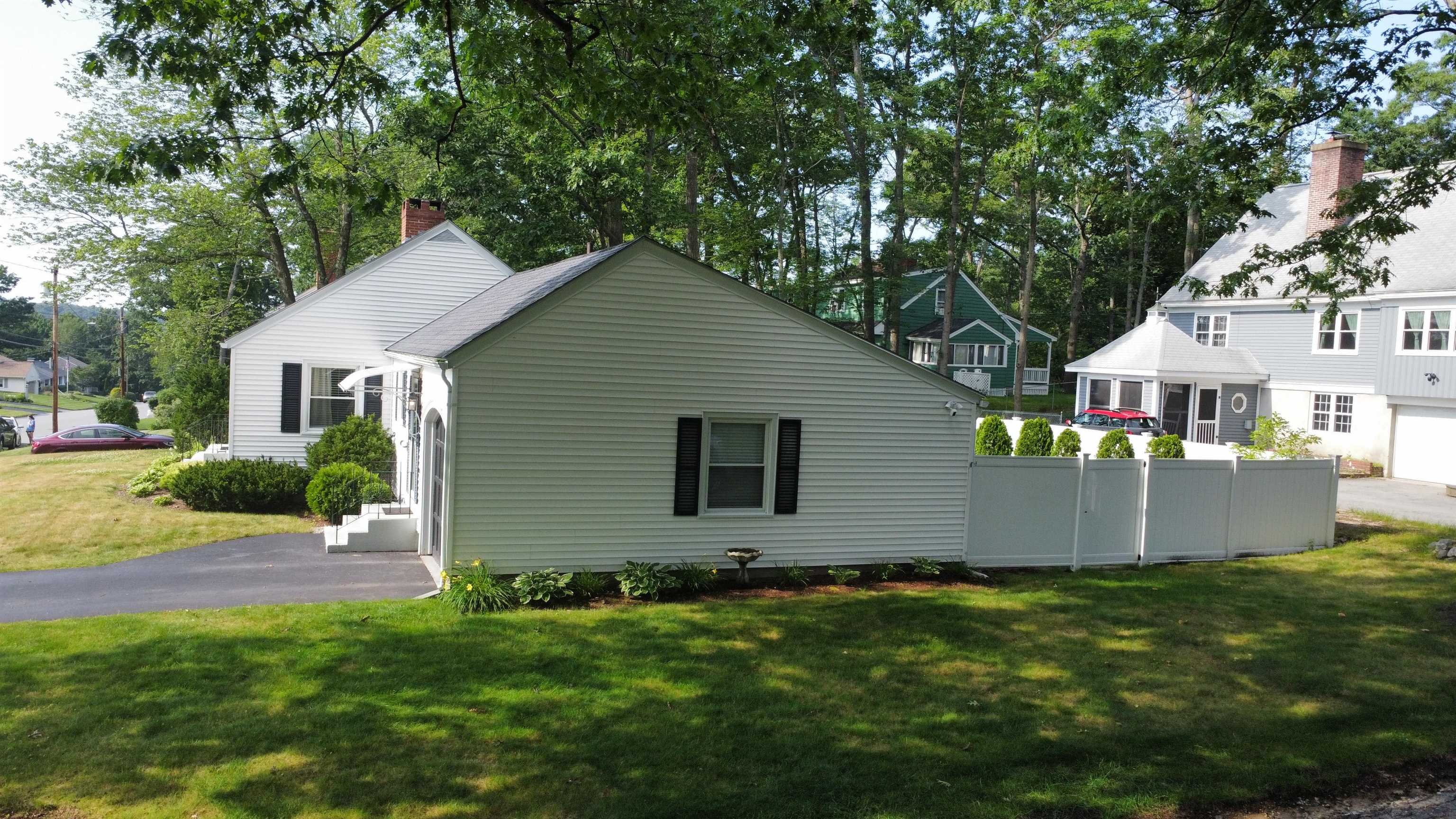 277 West Haven Road Manchester, NH 03104 - Photo 6 of 38