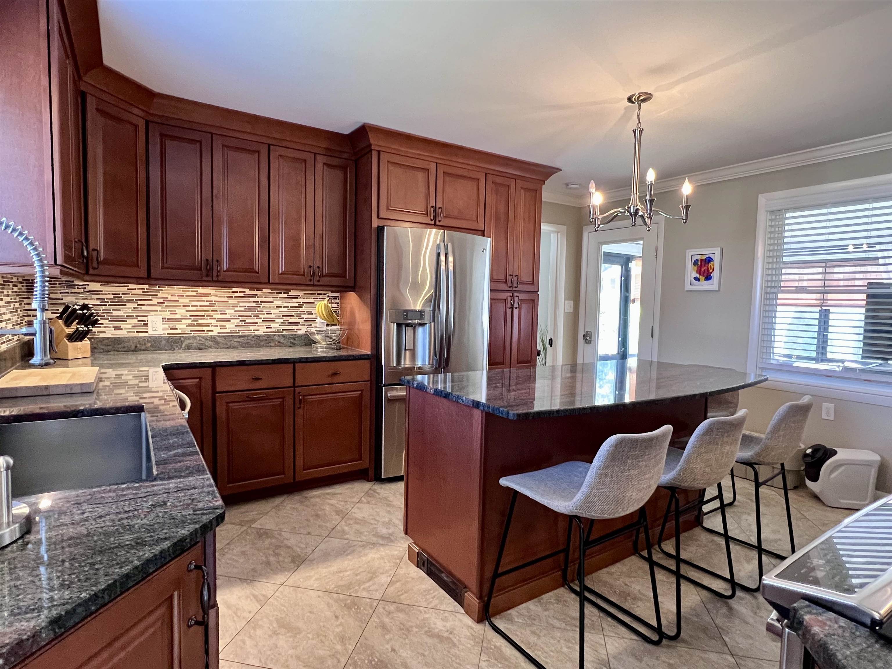 277 West Haven Road Manchester, NH 03104 - Photo 7 of 38