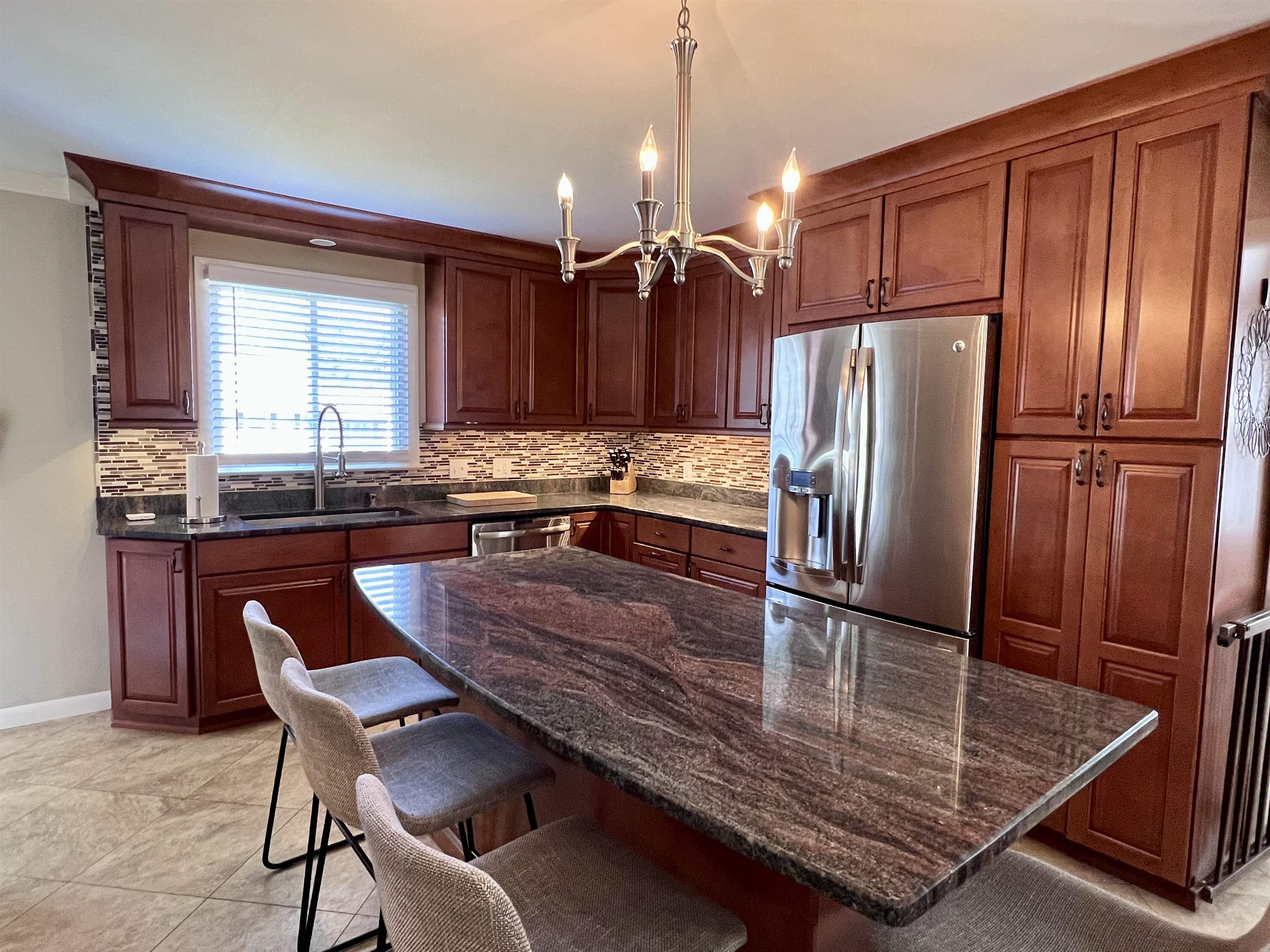 277 West Haven Road Manchester, NH 03104 - Photo 8 of 38