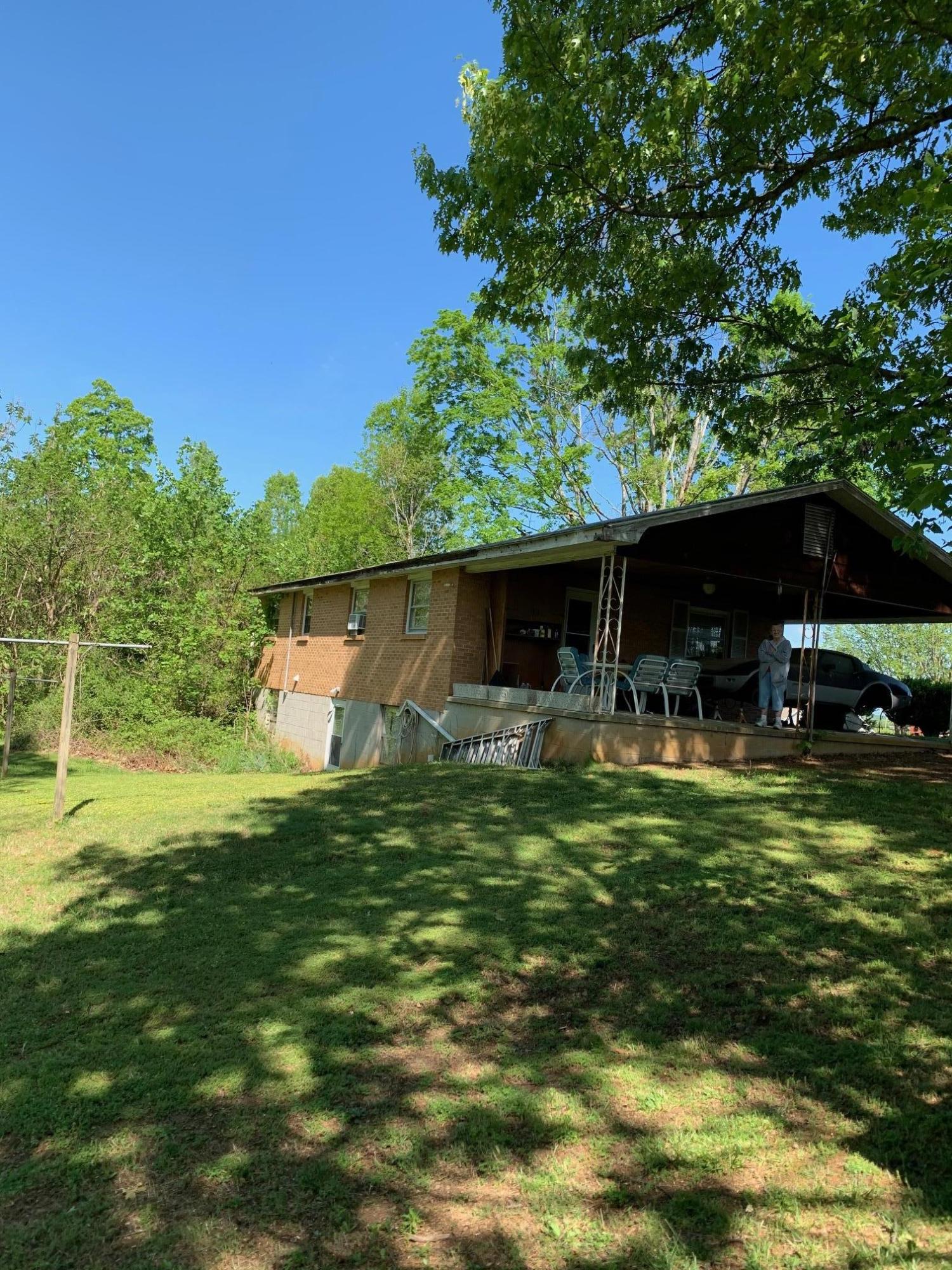 158 Spider Barnes Road Jonesborough, TN 37659 - Photo 2 of 8 158 Spider Barnes - Outside rear