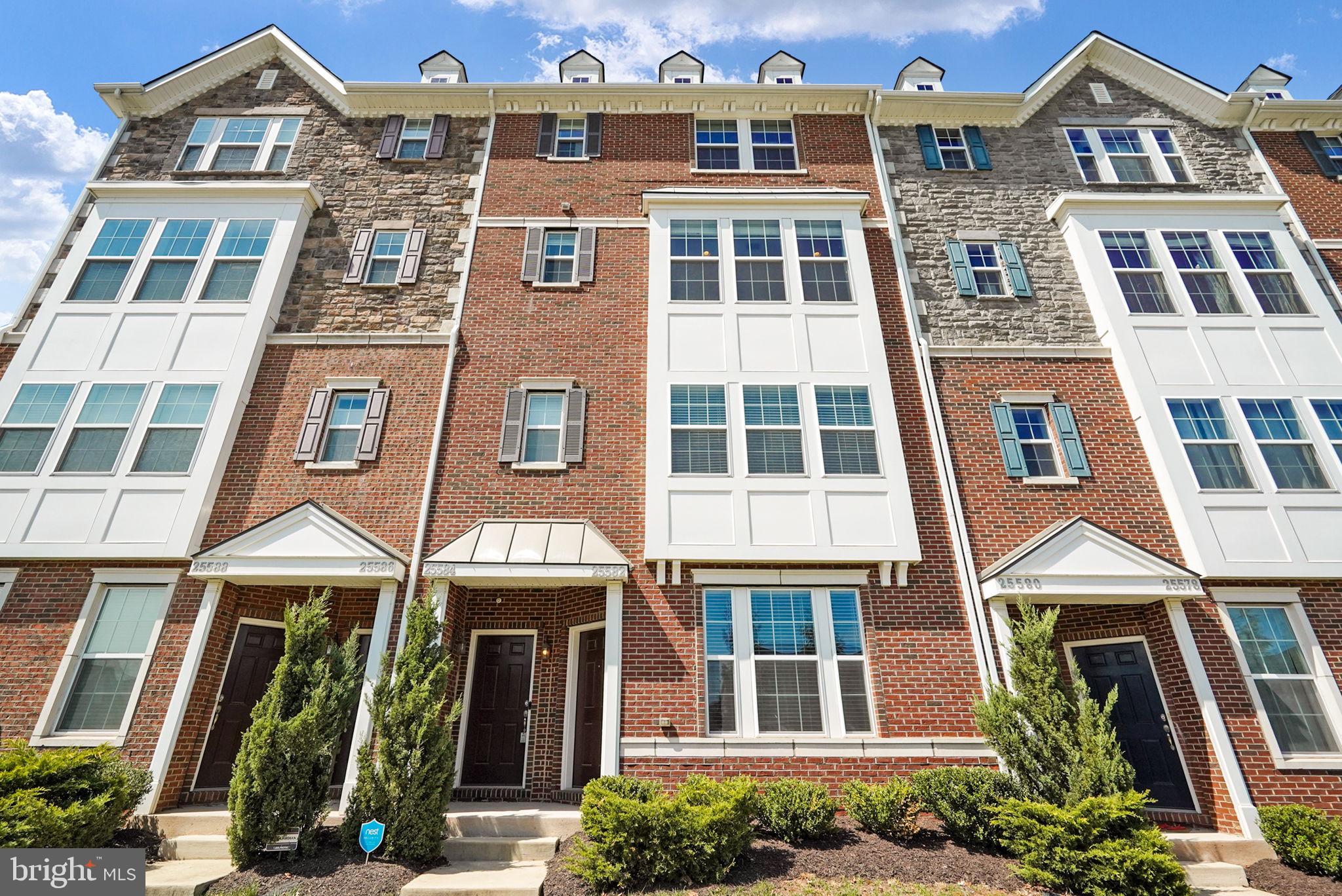 25584 Tolar Square Chantilly, VA 20152 - Photo 2 of 36