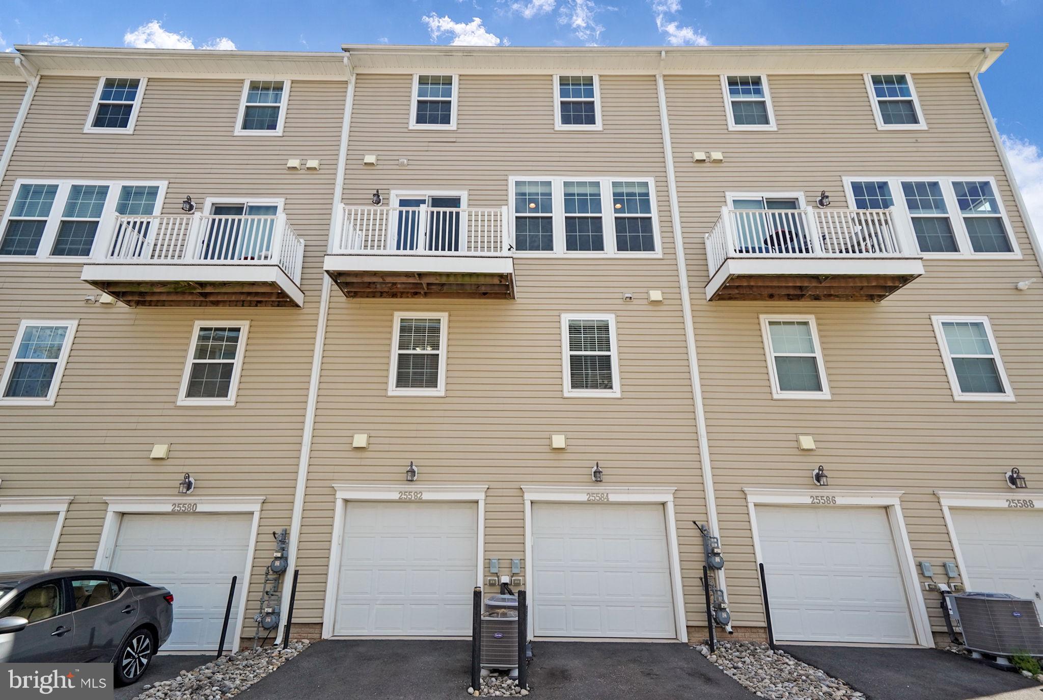 25584 Tolar Square Chantilly, VA 20152 - Photo 6 of 36