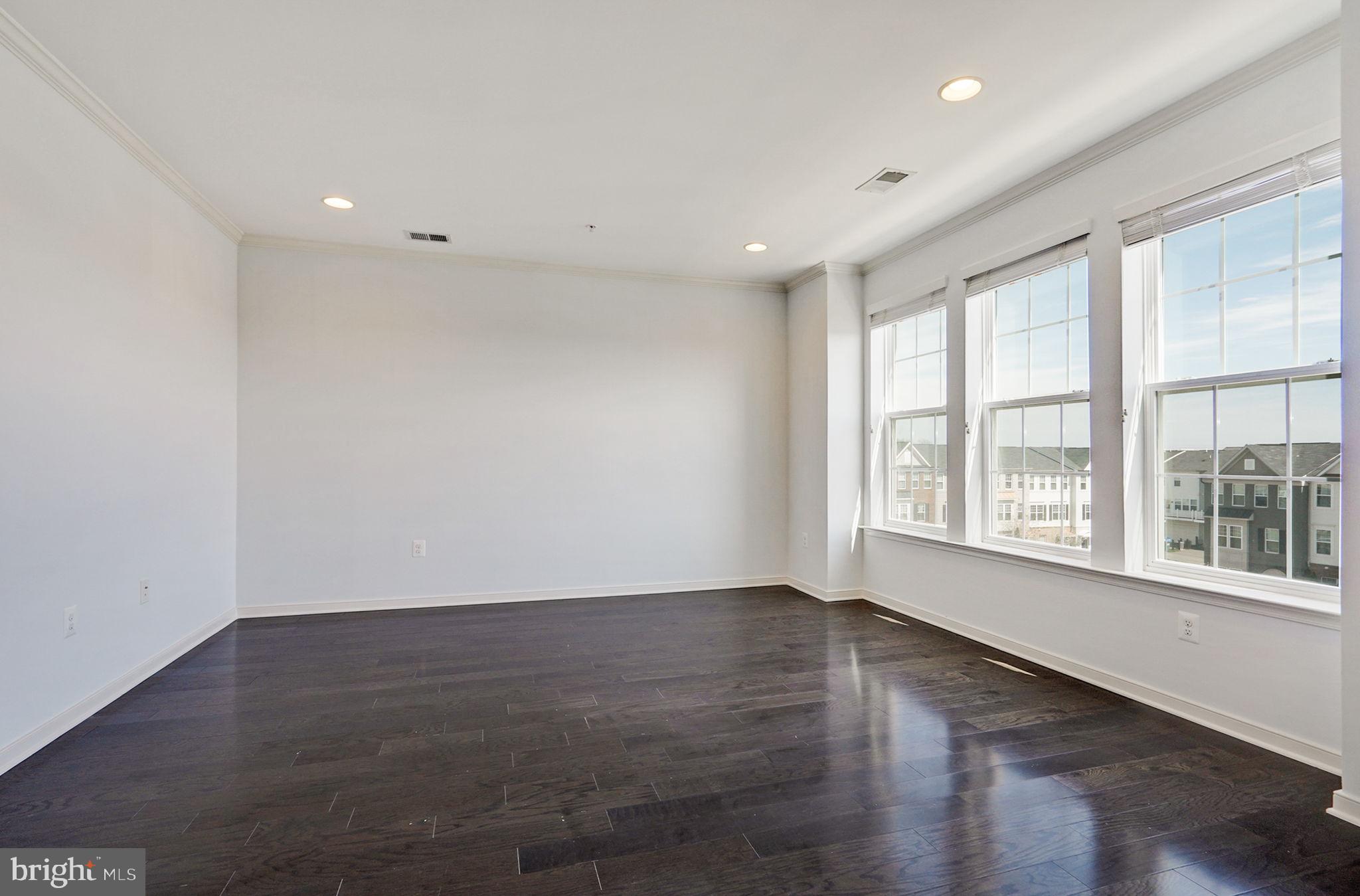 25584 Tolar Square Chantilly, VA 20152 - Photo 9 of 36