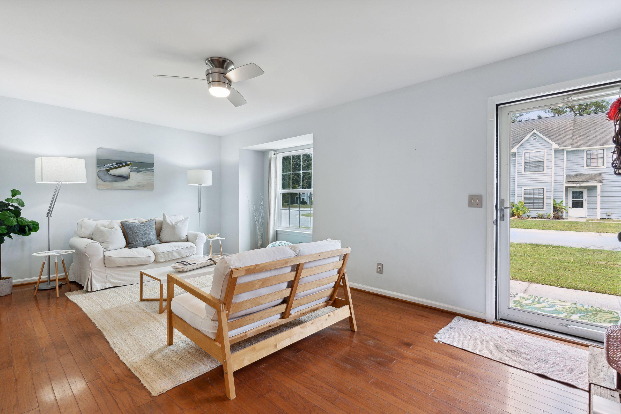 1733 Deer Path Drive Mount Pleasant, SC 29464 - Photo 3 of 31 Bright & Cheery Living Room