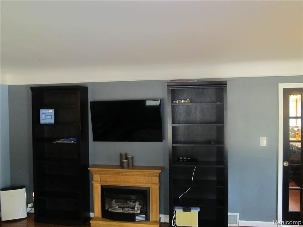 1680 Hampton Road Mount Clemens, MI 48043 - Photo 8 of 33 IMG_6000.JPG