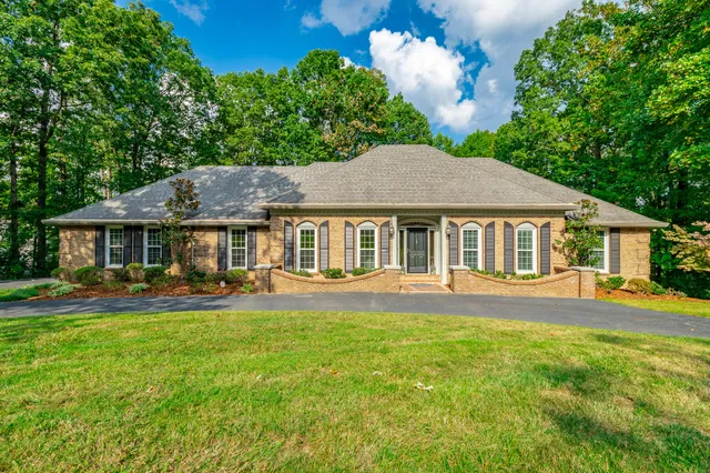 $835,000 | 15 Grayswood Hill Road, Signal Mountain, TN 37377
