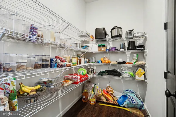 a kitchen with lots of clutter and lots of clutter