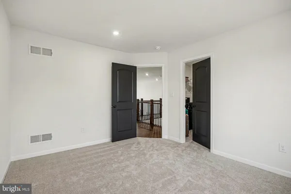 a view of a big room with closet and bathroom