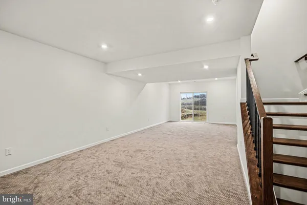 a view of livingroom with furniture and entryway