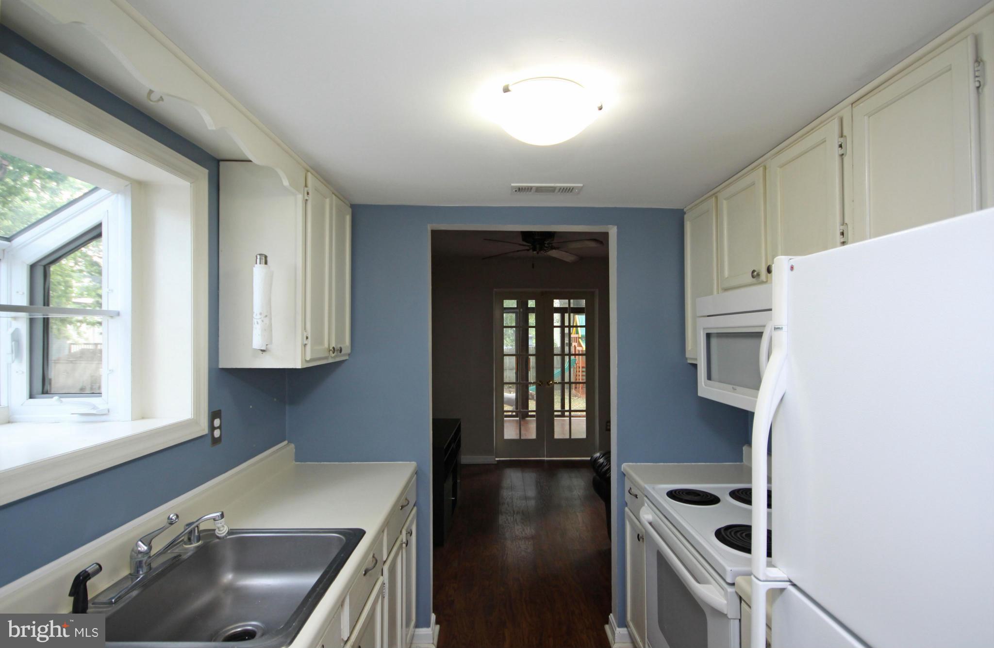 1621 Hilltop Road Edgewater, MD 21037 - Photo 11 of 27 Kitchen