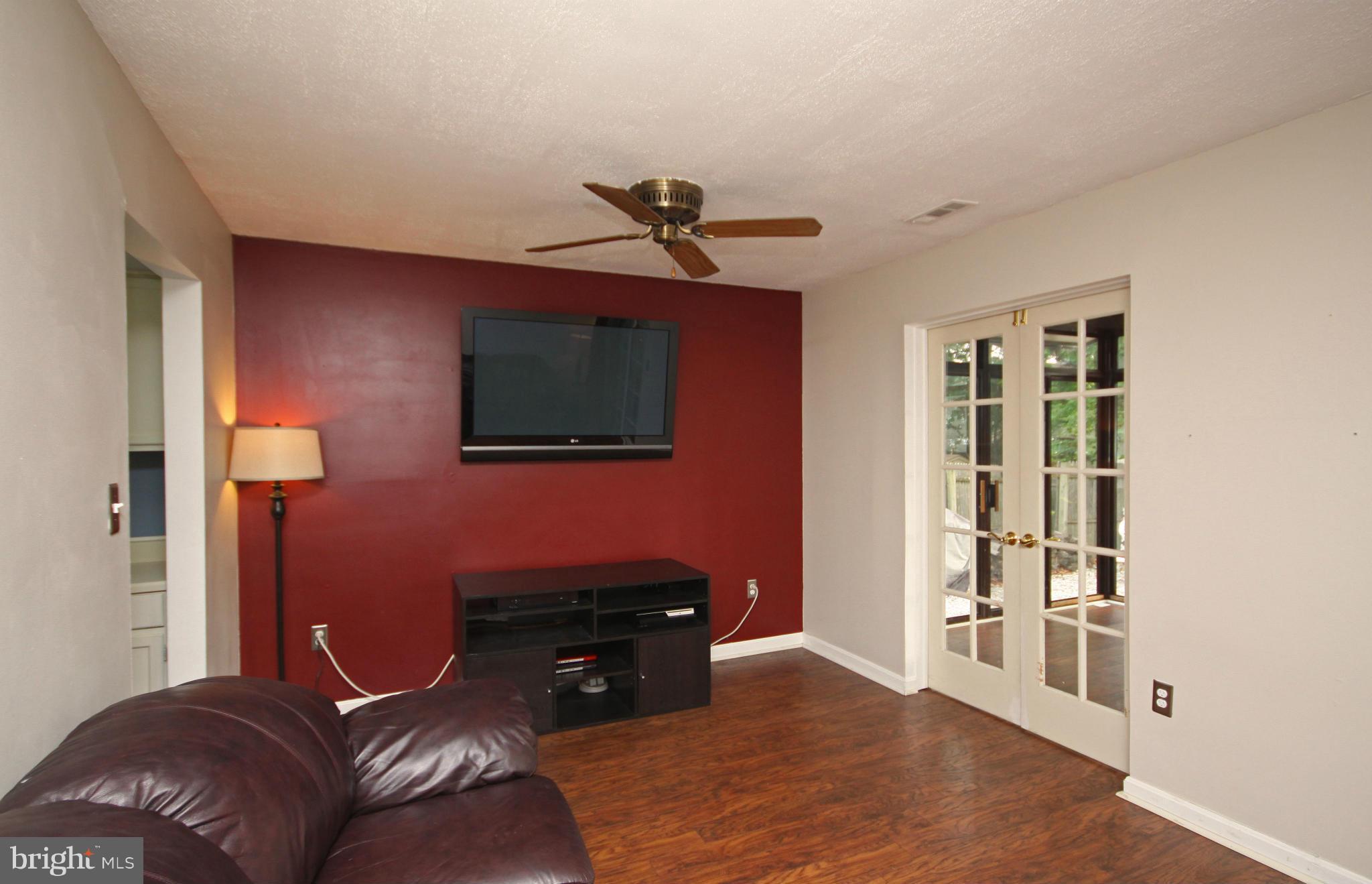 1621 Hilltop Road Edgewater, MD 21037 - Photo 12 of 27 Family Room