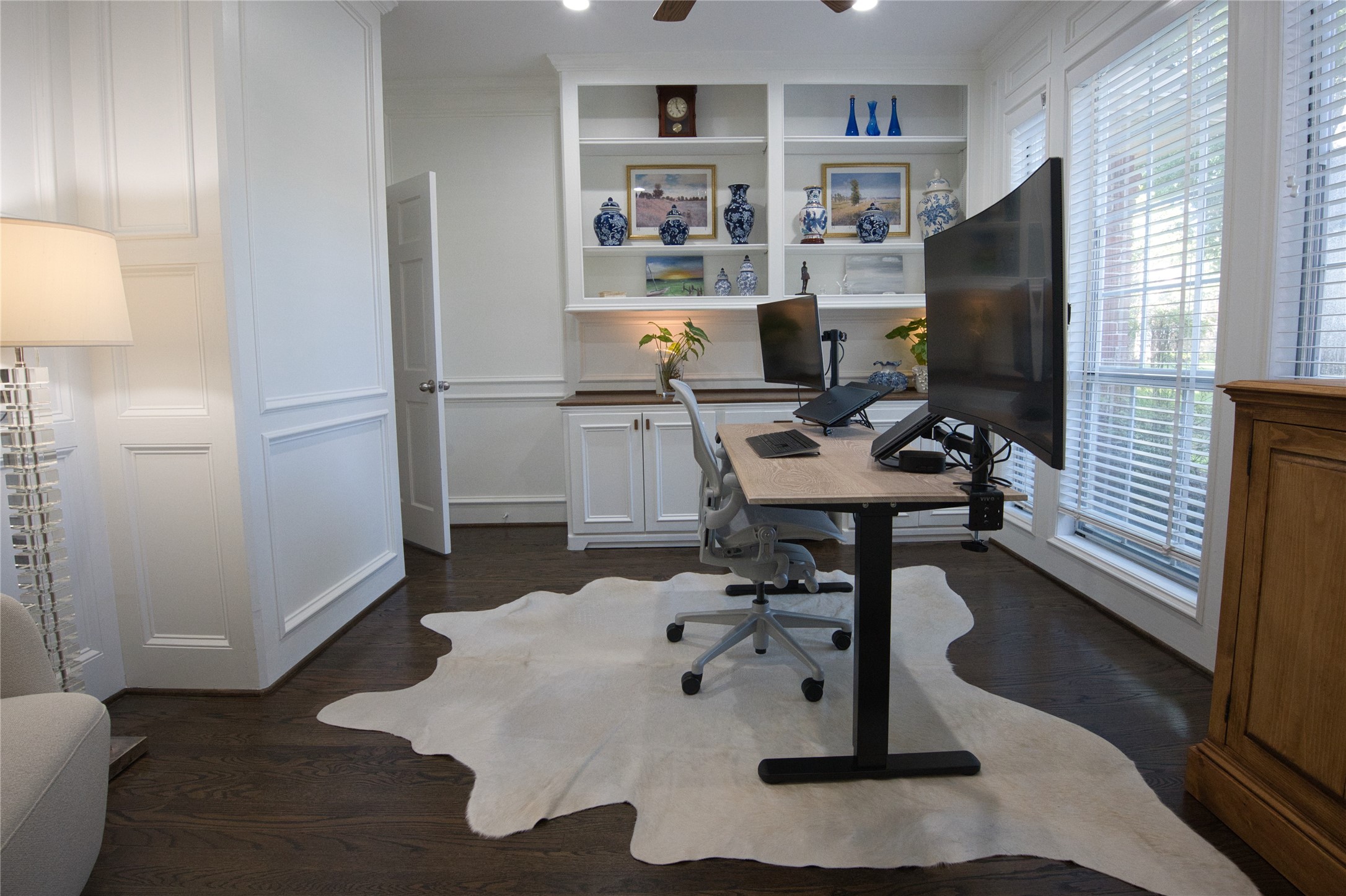 615 Timber Circle Houston, TX 77079 - Photo 11 of 16 a workspace with furniture and window