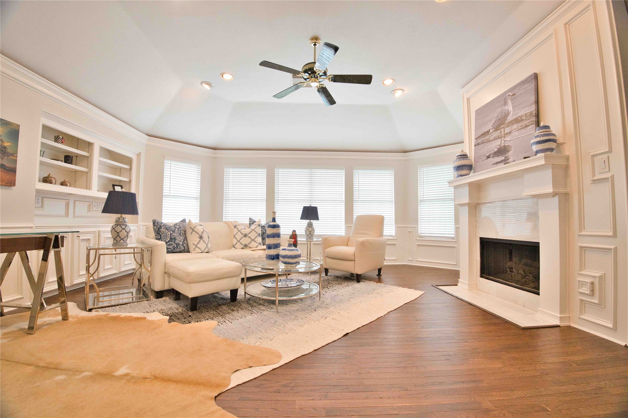 615 Timber Circle Houston, TX 77079 - Photo 11 of 13 Living Area 2nd Floor