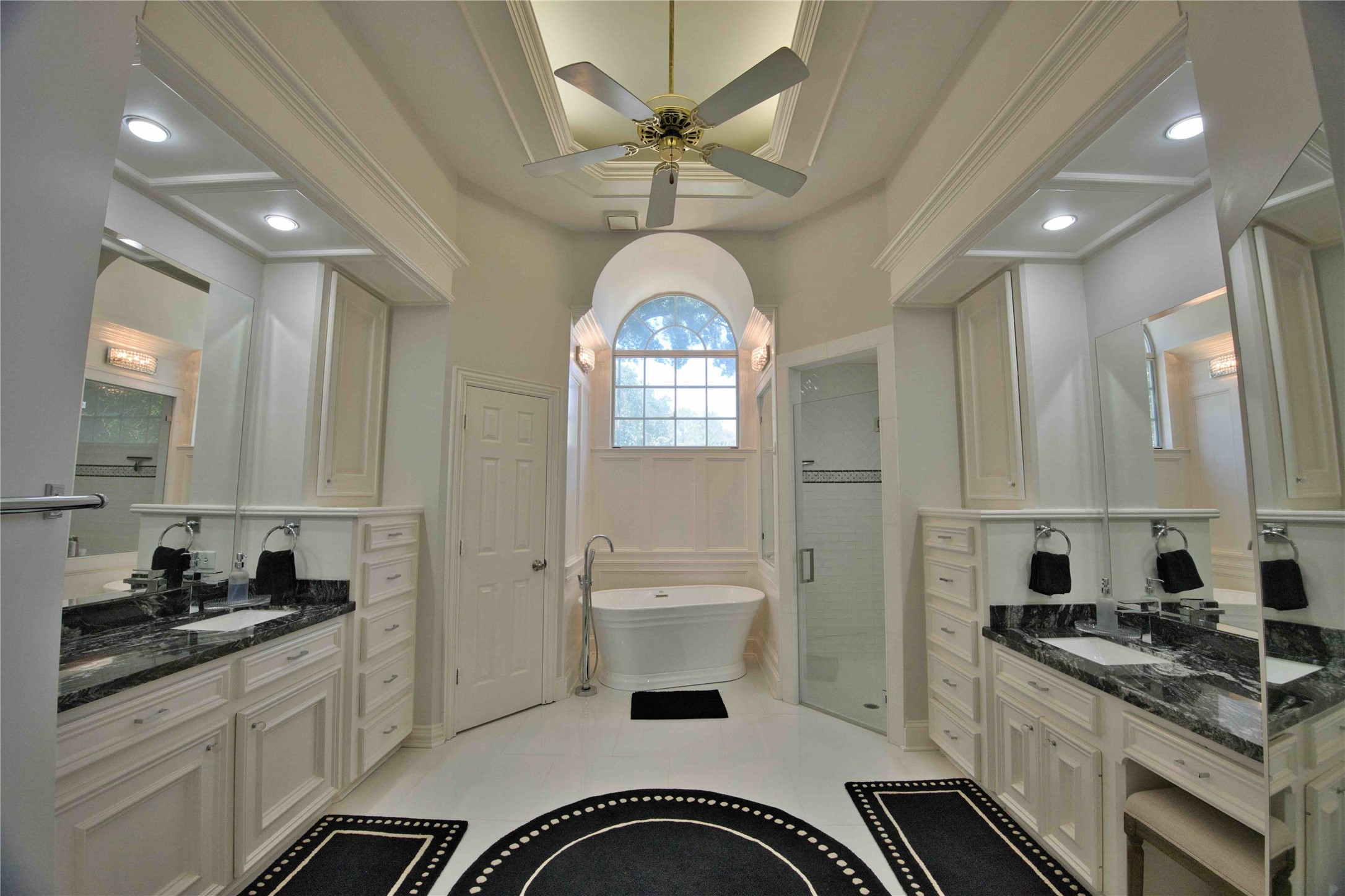 615 Timber Circle Houston, TX 77079 - Photo 9 of 13 Primary Bath