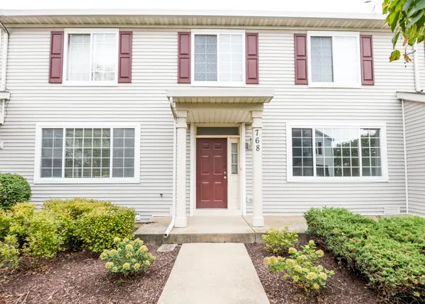 $2,300 | 768 County Line Road, Aurora, IL 60502