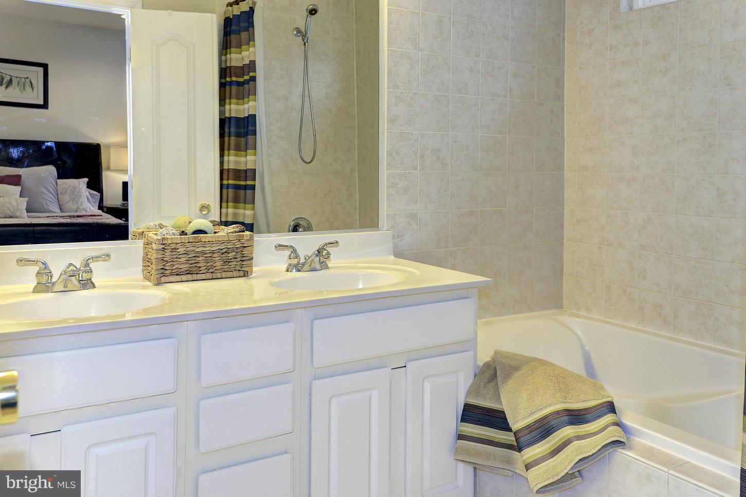 8202 Mississippi Road Laurel, MD 20724 - Photo 17 of 30 Bath (Master)