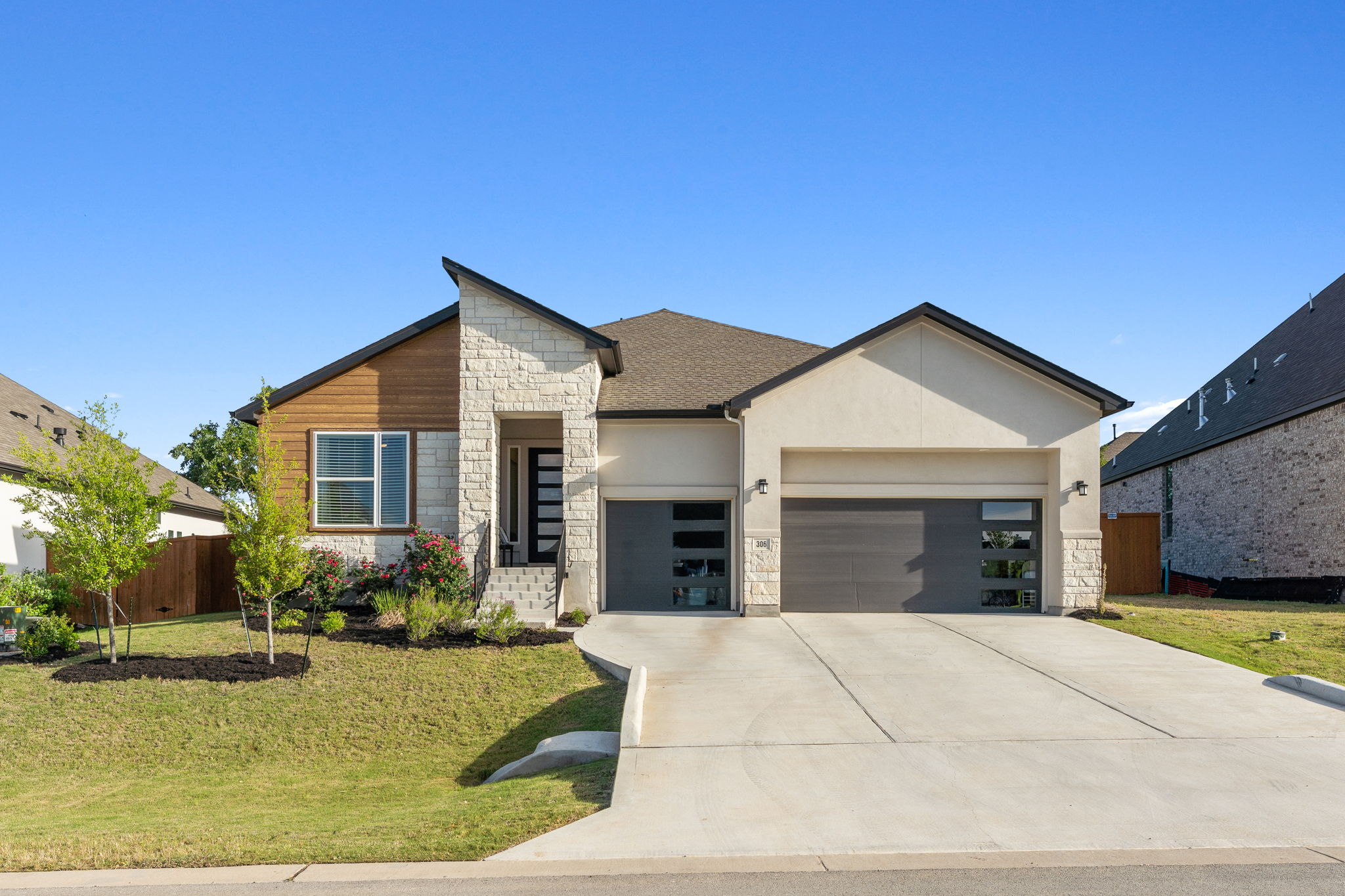 a view of a house with entertaining space