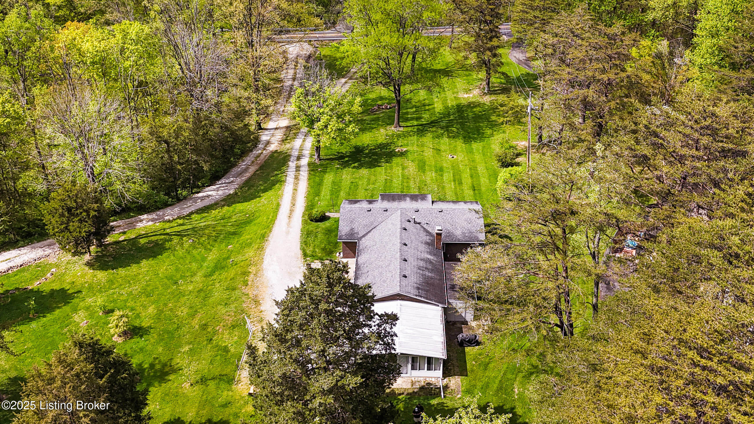 3311 Chenoweth Run Road Louisville, KY 40299 - Photo 4 of 50 3311chenoweth_louisvillerealestatemedia_