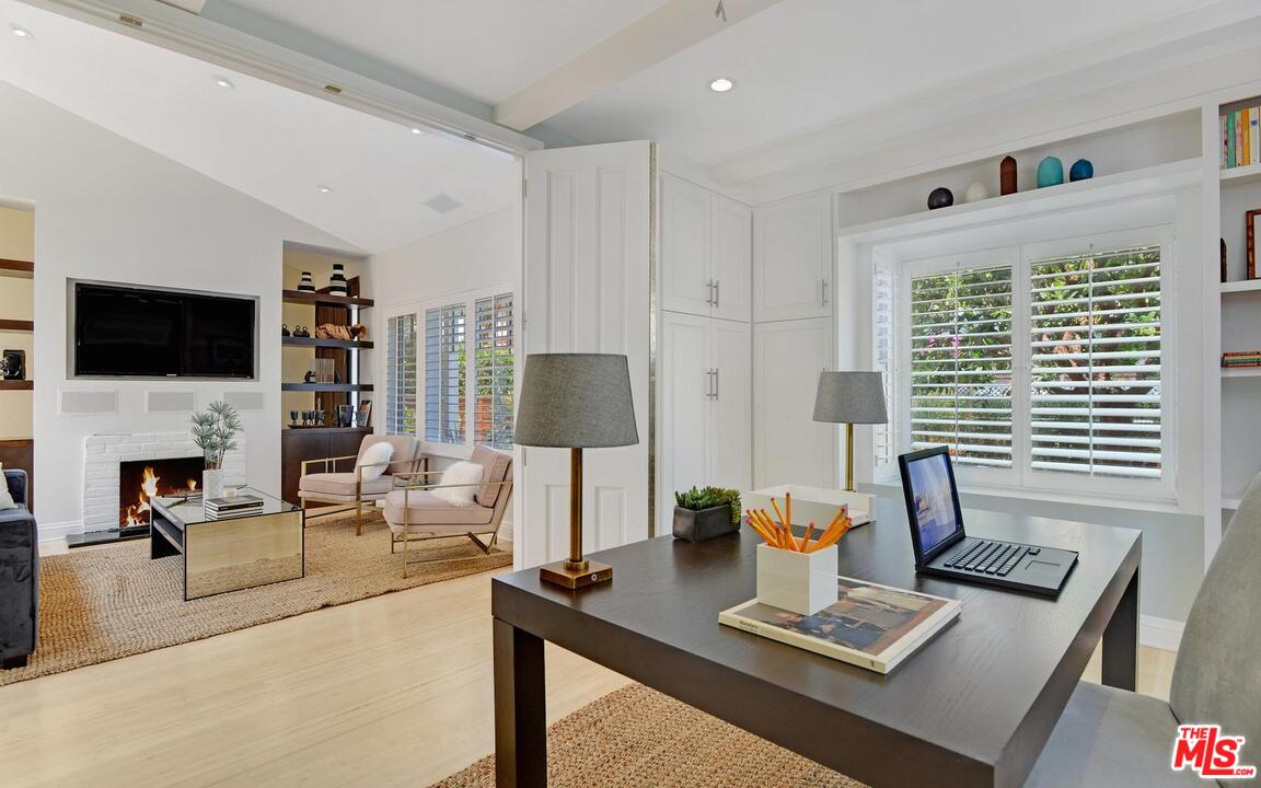 375 Sycamore Road Santa Monica, CA 90402 - Photo 12 of 47