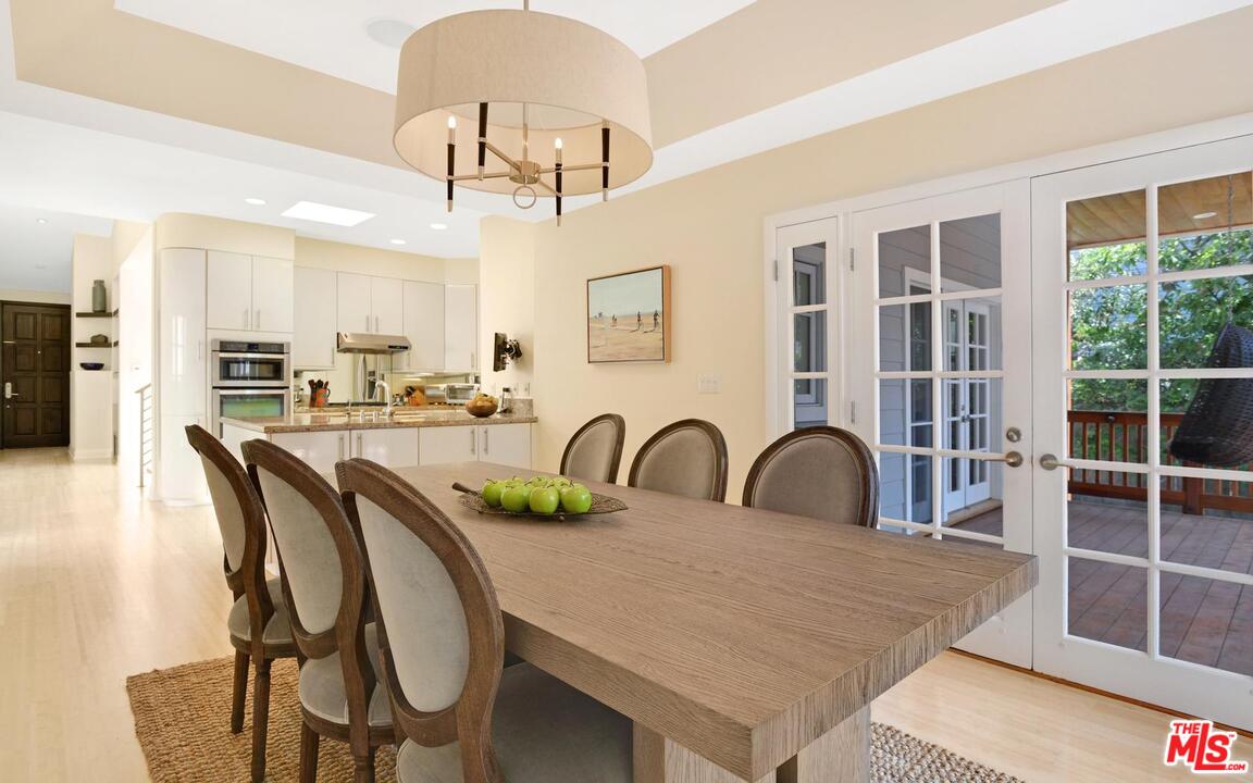 375 Sycamore Road Santa Monica, CA 90402 - Photo 17 of 47