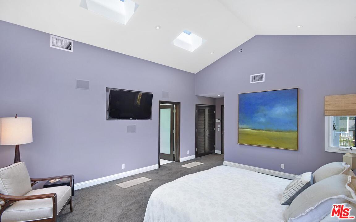 375 Sycamore Road Santa Monica, CA 90402 - Photo 26 of 47