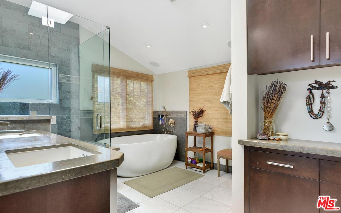 375 Sycamore Road Santa Monica, CA 90402 - Photo 28 of 47