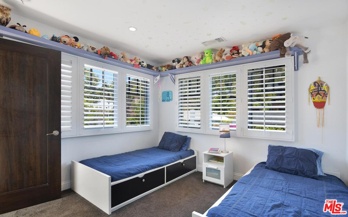 375 Sycamore Road Santa Monica, CA 90402 - Photo 31 of 47