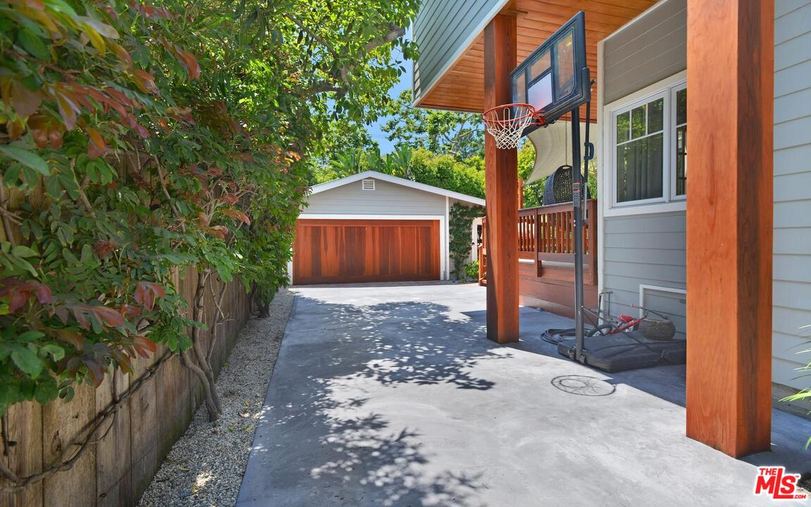 375 Sycamore Road Santa Monica, CA 90402 - Photo 36 of 47