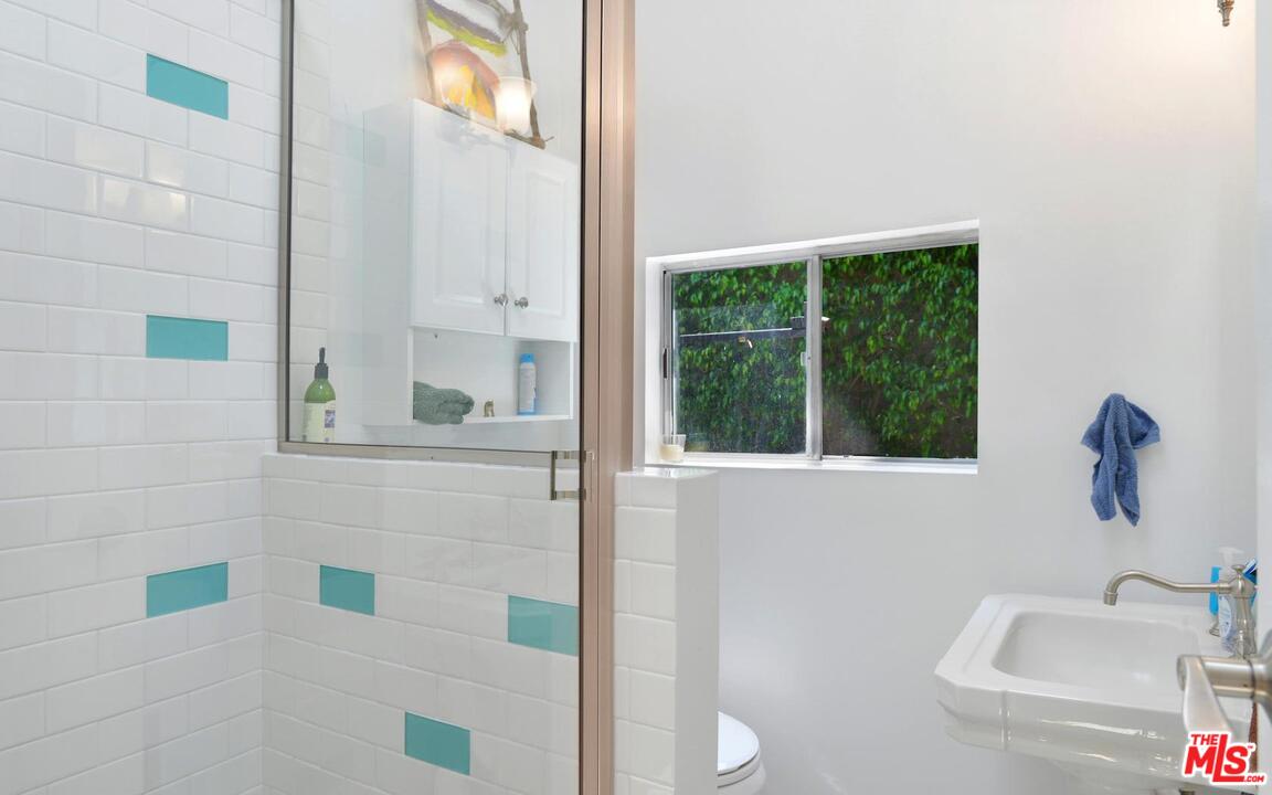 375 Sycamore Road Santa Monica, CA 90402 - Photo 45 of 47