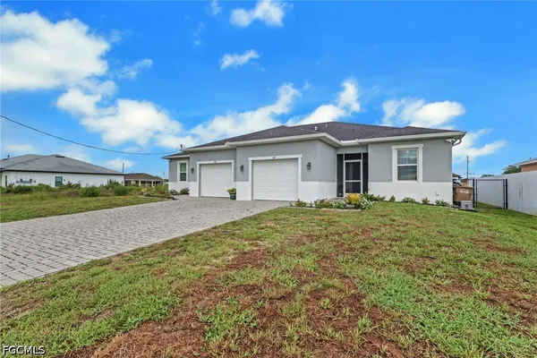 $259,999 | 1517 Northeast 8th Place, Cape Coral, FL 33909