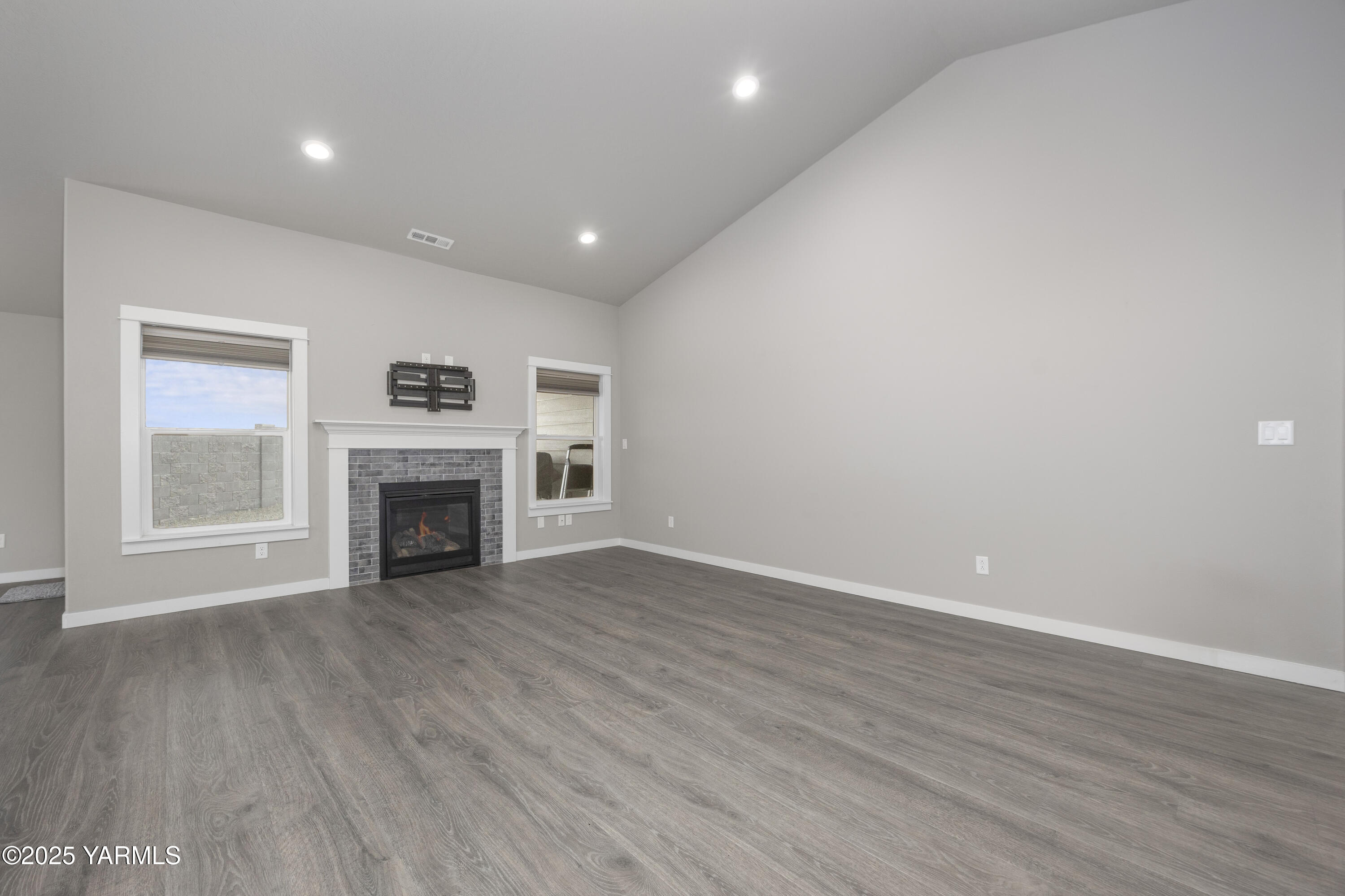 217 Rio Bravo Street Prosser, WA 99350 - Photo 15 of 44 a view of an empty room with wooden floor and a window