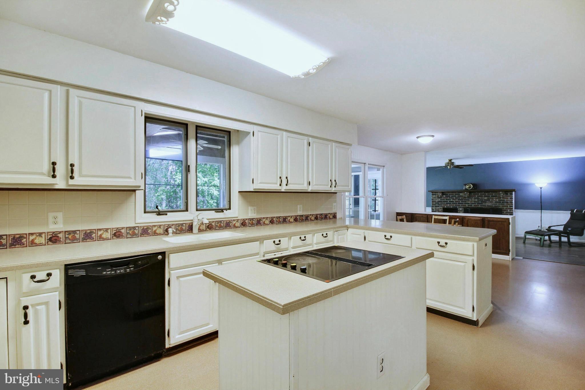 18630 Mink Hollow Road Ashton, MD 20861 - Photo 9 of 30 Kitchen